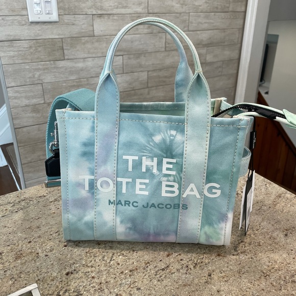 Marc Jacobs Handbags - Marc jacobs the tote bag in the mini tie dye